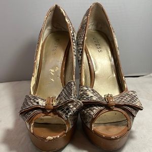 Guess Open Toe Snakeskin peep toe bow heels size 9